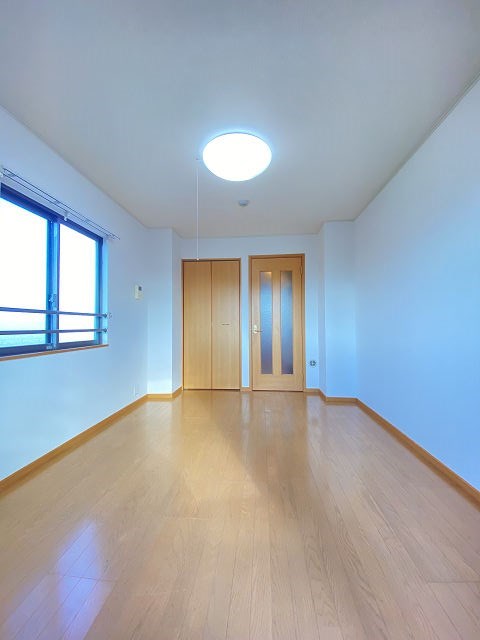 その他部屋・スペース　落ち着いて過ごせるお部屋なので、寝室にいかがでしょうか