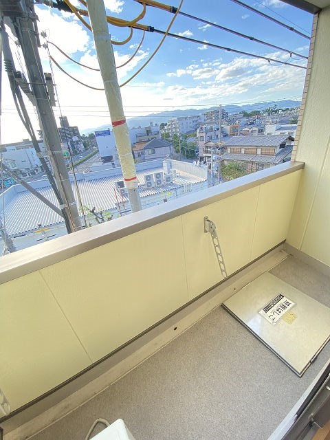 バルコニー　暖かな日差しのふりそそぐバルコニー