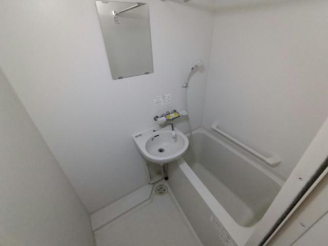 バス・シャワールーム　鏡＆手摺付き♪?