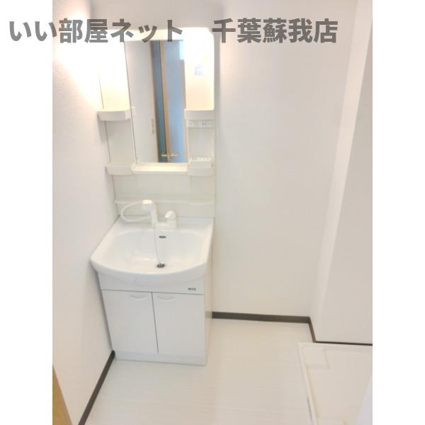 洗面設備　ゆったりとスペースのある洗面所