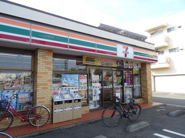 コンビニ　セブンイレブン（コンビニ）まで300m