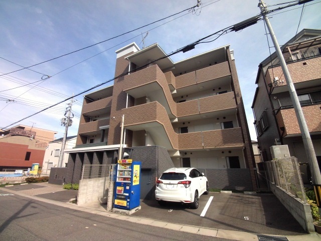 建物外観　タイル張りのカッコいいマンションですね