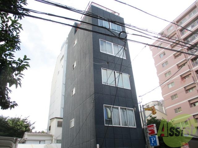 建物外観　スーパー薬局もとても近くで、好立地！