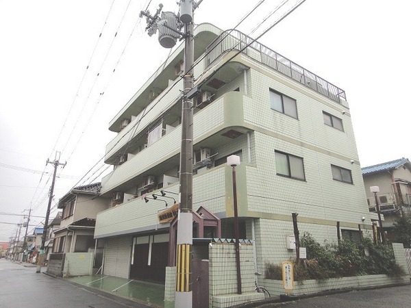 建物外観　4階建て、最上階のお部屋♪