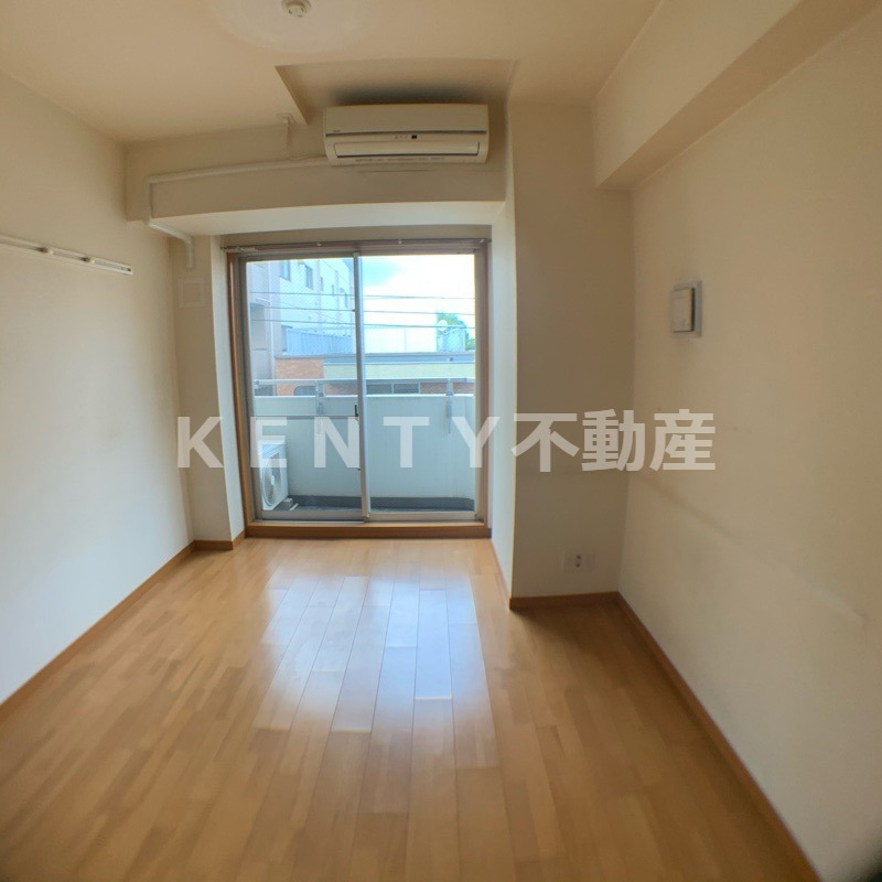 居室・リビング　こちらの居間で趣味の時間をお楽しみください