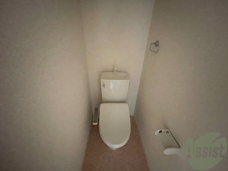 トイレ　トイレはこちらのウォシュレット付きになりますね。