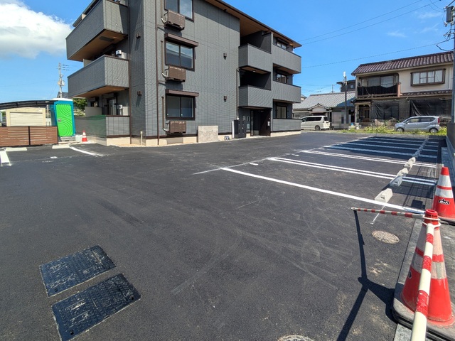 駐車場　建築中