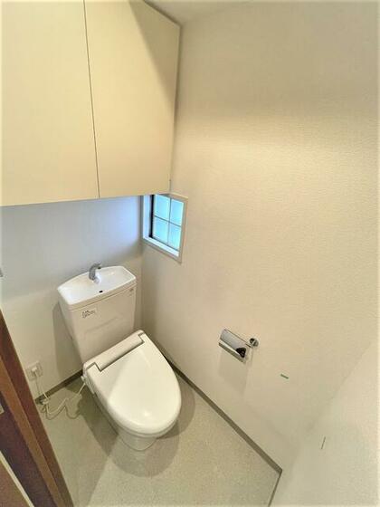 トイレ　※画像は別のお部屋のものです。
