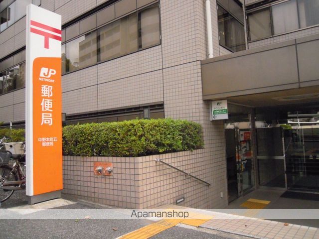 郵便局　中野本町五郵便局（郵便局）まで182m