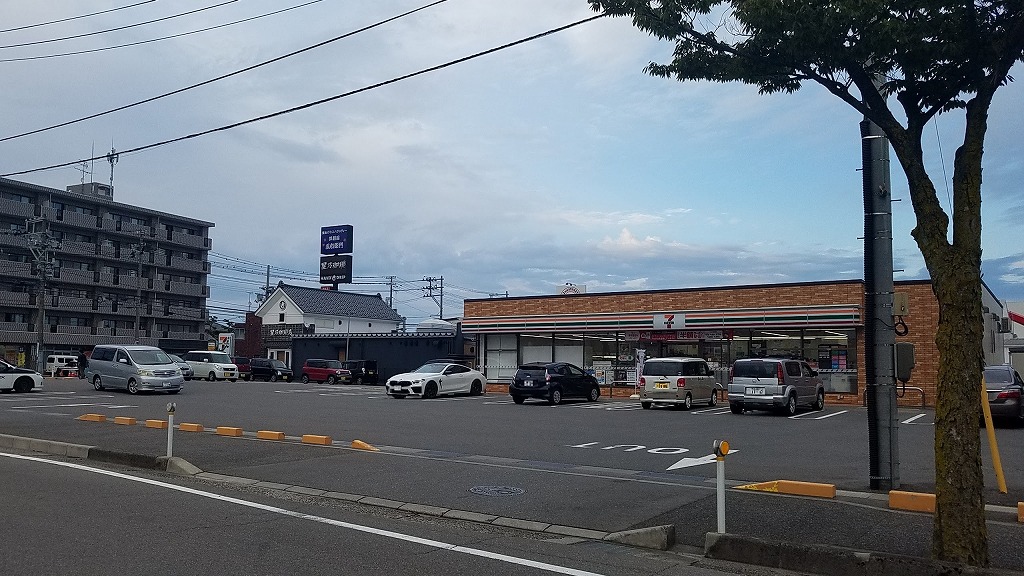 コンビニ　セブンイレブン新潟女池店（コンビニ）まで289m
