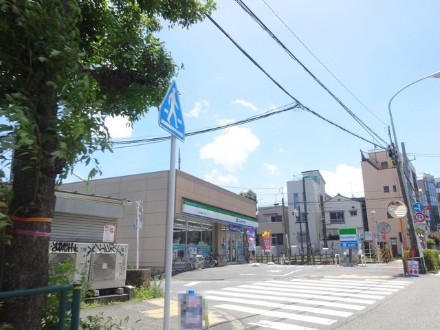 コンビニ　ファミリーマート世田谷若林一丁目店（コンビニ）まで102m