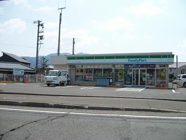 コンビニ　ファミリーマート石本金山店（コンビニ）まで1100m