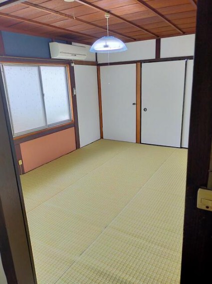 居室・リビング　落ち着いた雰囲気の和室付きです
