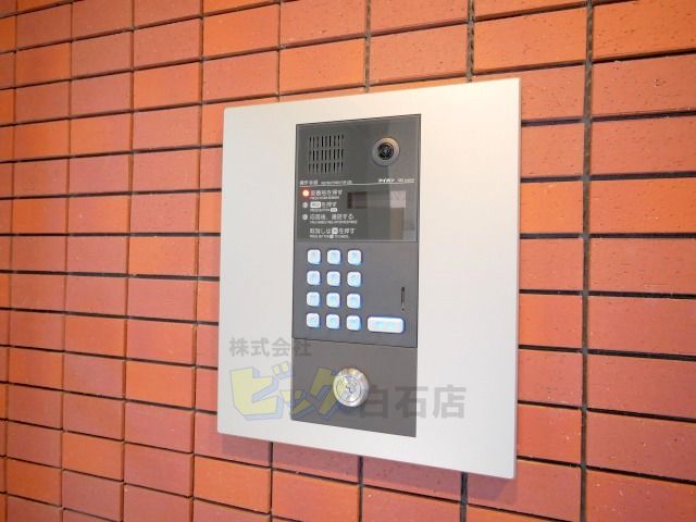 エントランス　人気のオートロック付きマンションです♪