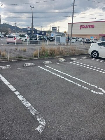 駐車場　車をお持ちの方に嬉しい駐車場付きの物件です