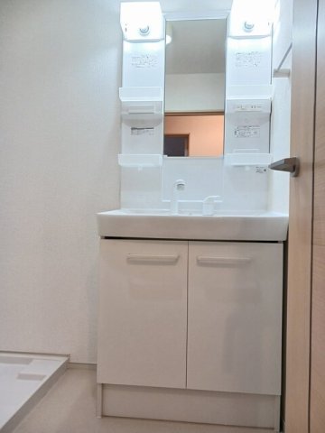 洗面設備　コンパクトで使いやすい洗面所