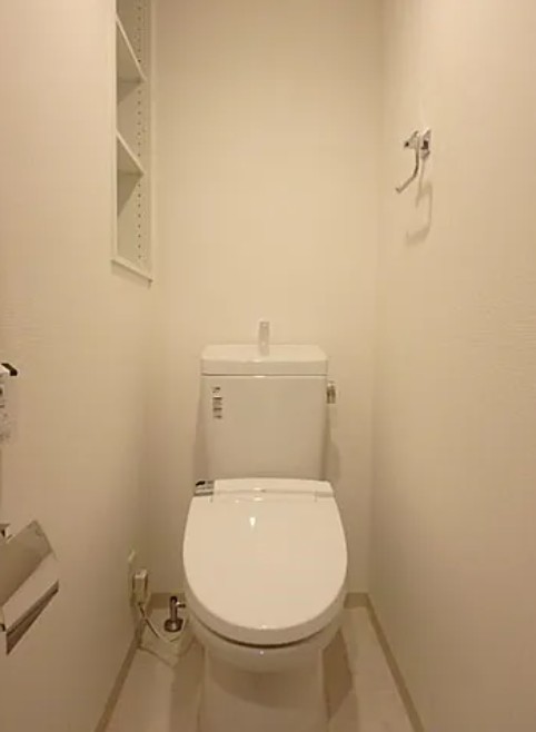 トイレ　★トイレ内の収納豊富です★