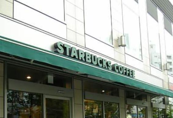 飲食店　スターバックスコーヒー白金高輪店（飲食店）まで724m
