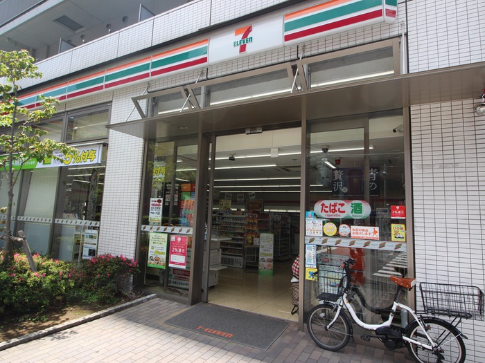 コンビニ　セブンイレブン（コンビニ）まで200m