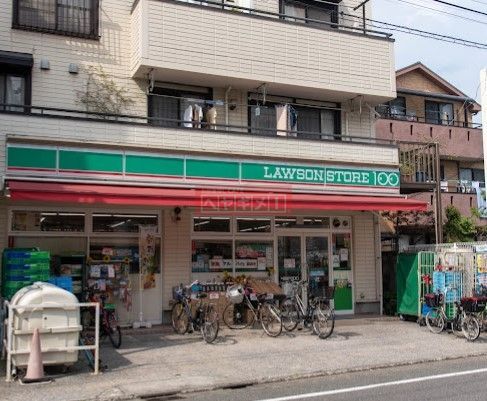 コンビニ　ローソンストア100大森南店（コンビニ）まで820m