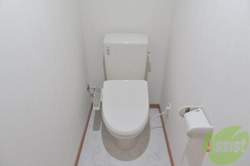トイレ　温水機能のトイレで毎日快適に使用できますね。