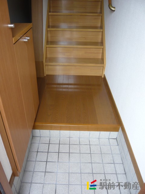 玄関　収納が多い玄関です。