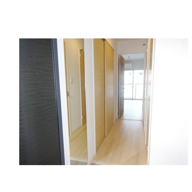 玄関　玄関を開けるとこんな感じのお部屋です。