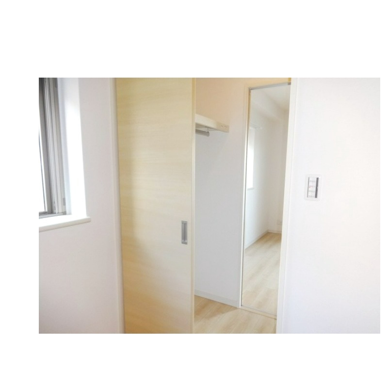 その他設備　ウォークインクローゼットを通ってリビングへも行けます☆