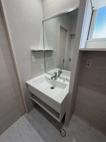 洗面設備　※写真は205号室(反転タイプです) ※クリーニング前の写真