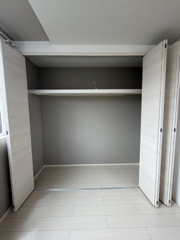 収納　※写真は205号室(反転タイプです) ※クリーニング前の写真