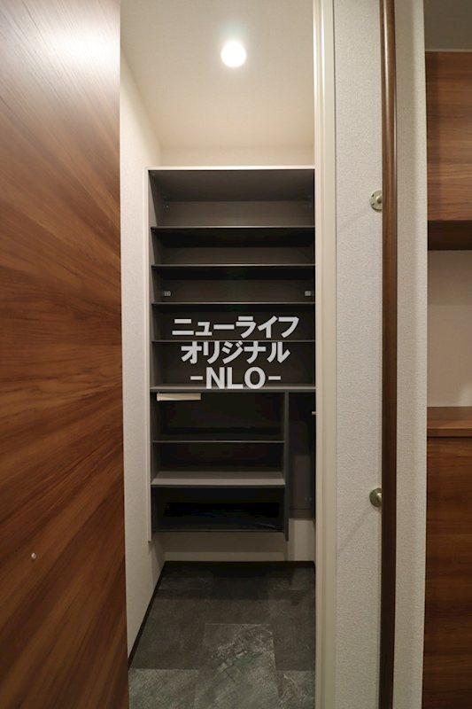その他　アウトドア用品やスポーツ用品などを収納できるシュークローク。
