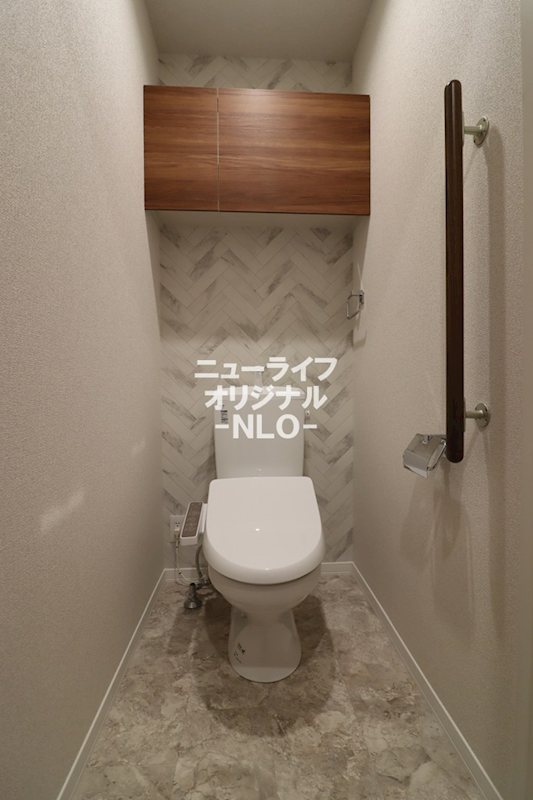 トイレ　洗浄力と快適さを兼ね備えた温水洗浄便座付きトイレ。