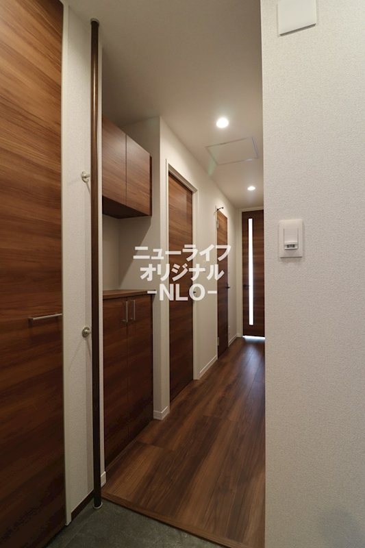 玄関　シューズボックスに加えシュークロークも備えられた玄関。