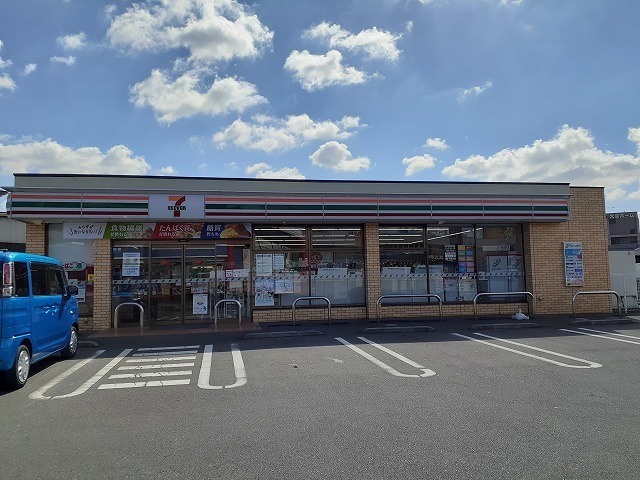 コンビニ　セブンイレブン簗瀬中央店（コンビニ）まで230m