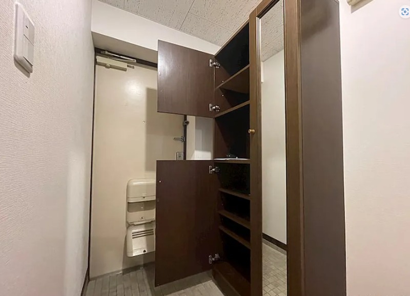 玄関　たくさんの靴が収納可能です