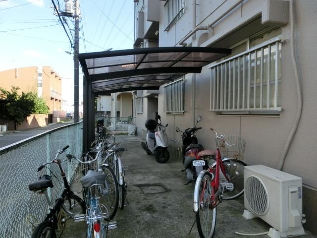 その他共有部分　屋根付き駐輪場