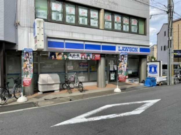 コンビニ　ローソン　佐堂町３丁目店（コンビニ）まで395m