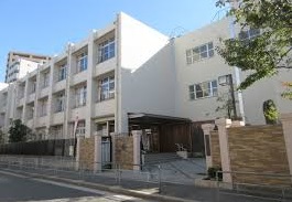 小学校　大阪市立三軒家東小学校（小学校）まで693m