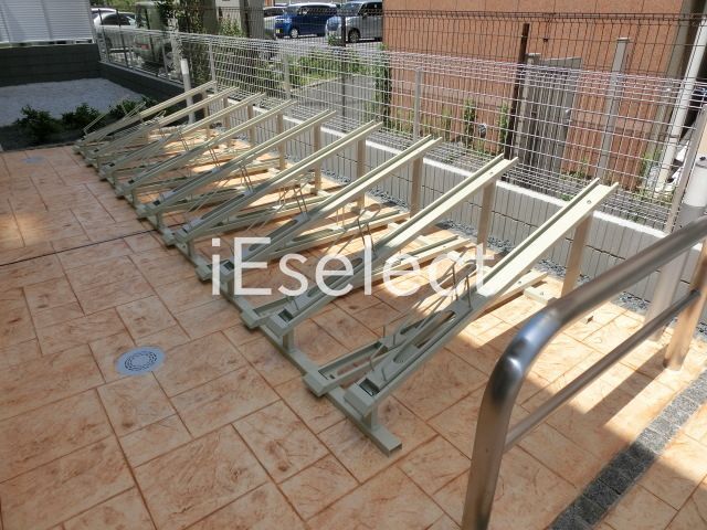 駐車場　自転車はこちらに