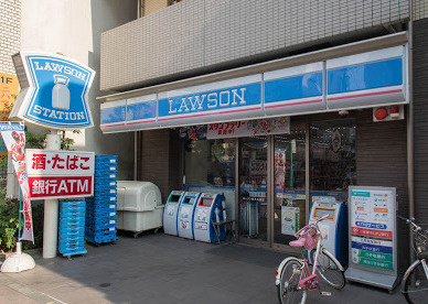 コンビニ　ローソン 新大久保店（コンビニ）まで269m