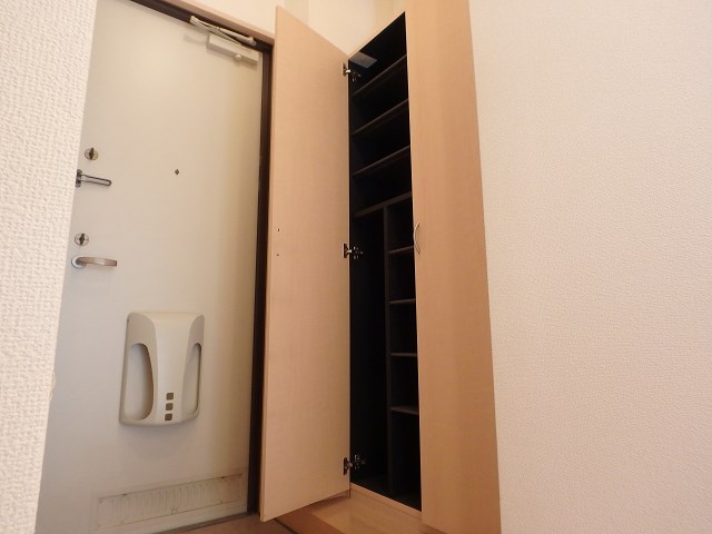 玄関　同物件別室参考写真