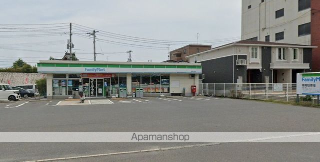 コンビニ　ファミリーマート（コンビニ）まで1068m