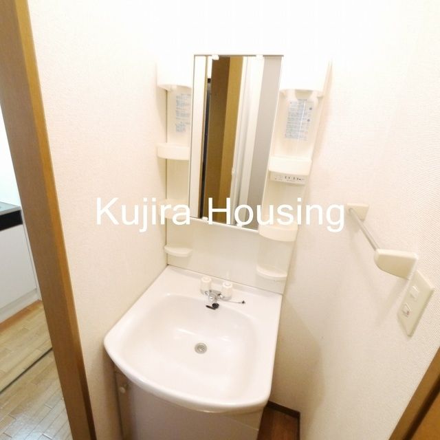 洗面設備　脱衣所には洗面化粧台あります♪