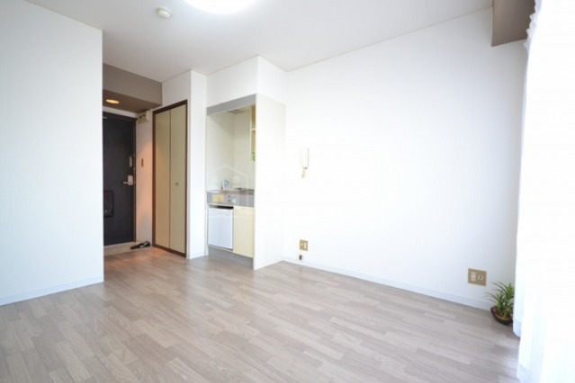 居室・リビング　※同マンション別間取り参考写真