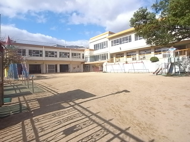 幼稚園・保育園　若草幼稚園（幼稚園・保育園）まで677m