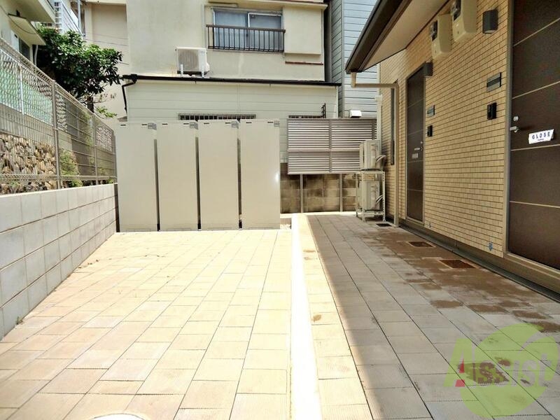 ロビー　敷地内はこんな感じです。