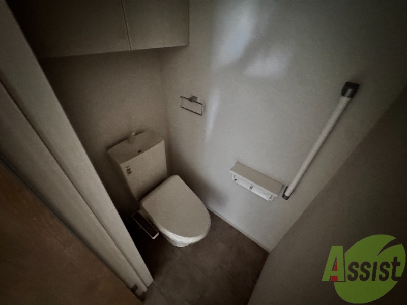 トイレ　トイレはウォシュレット機能付きです。安心して使用できますね。