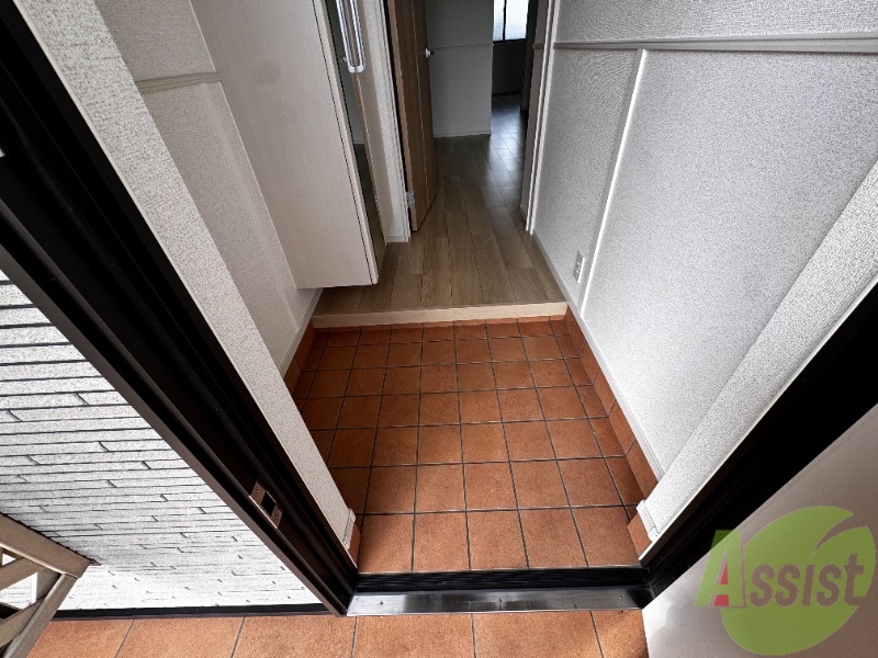玄関　玄関からの様子です。すぐ部屋が見えないのは安心ですね。