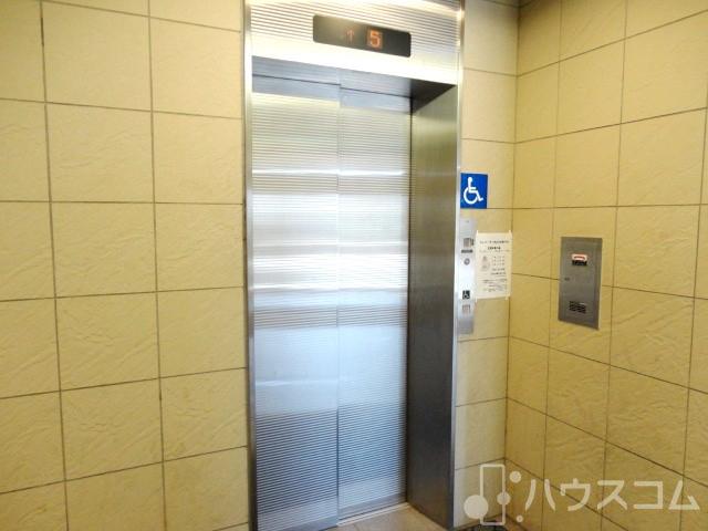 エントランス　エレベーターも付いています。