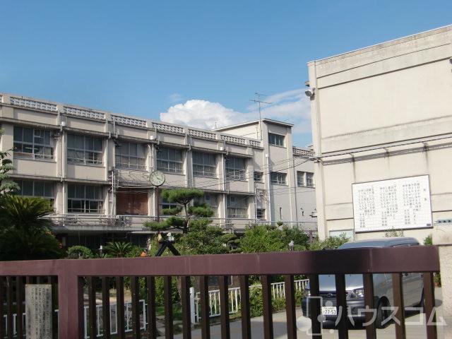 中学校　市立十三中学校（中学校）まで750m